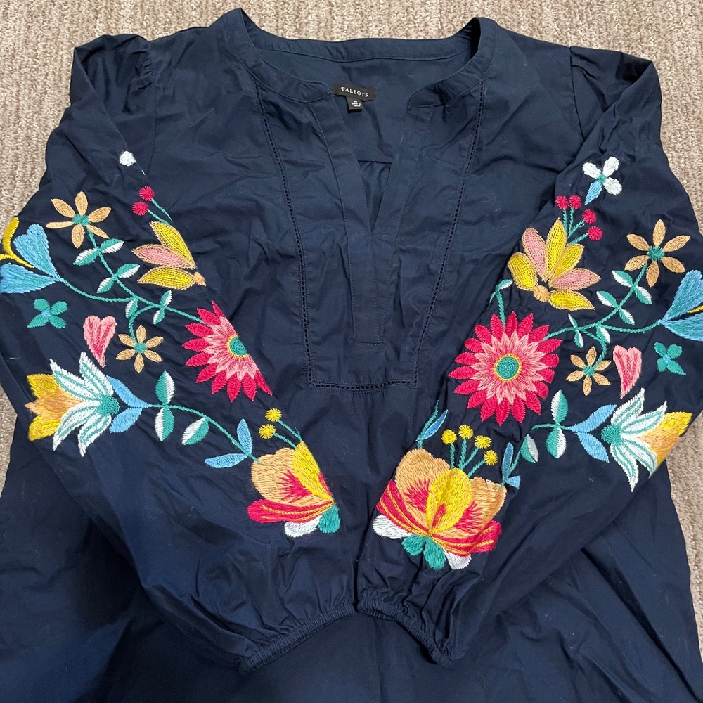 Talbots Embroidered Sleeve Poplin Top - Navy, Size Medium‎ - Picture 8 of 10